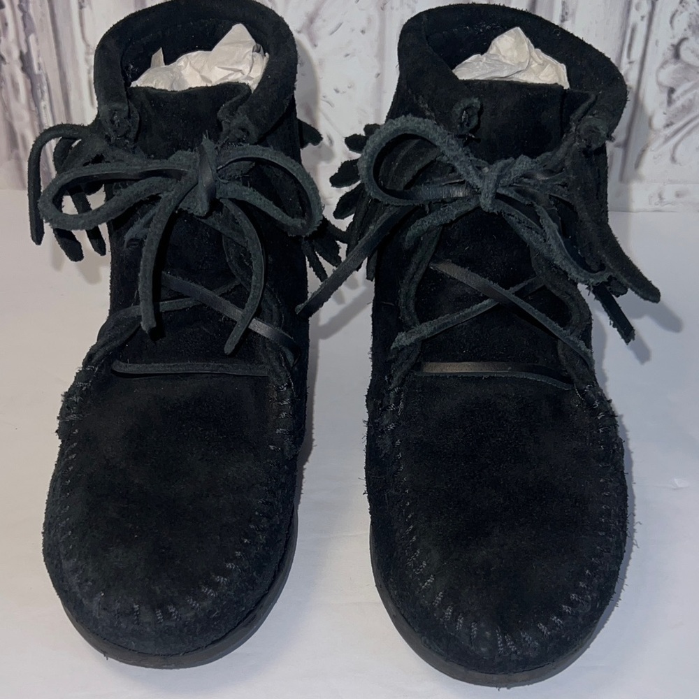 Minnetonka Kids Tramper Boot Suede Moccasin Lace-Up Ankle Boots Black Kids 11